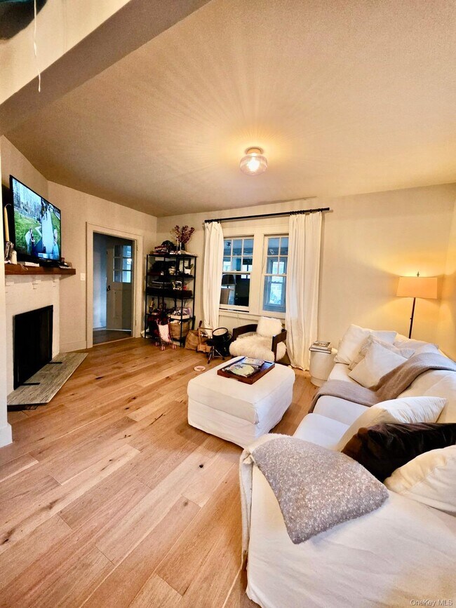 Building Photo - 18 Webster Ave