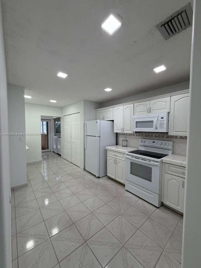 Building Photo - 6538 W 2nd Ct