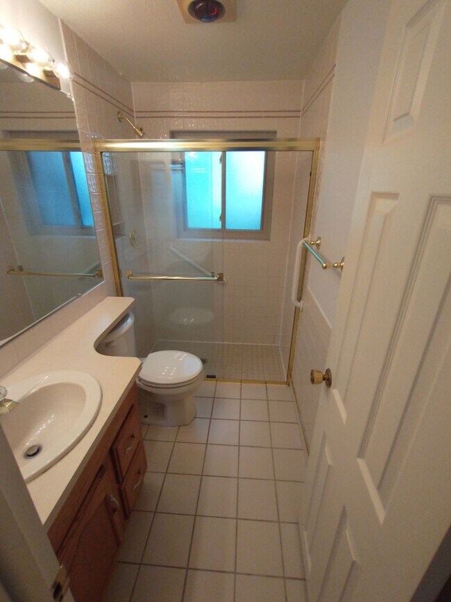 Building Photo - Spacious 4B/2B Home in Boulder, CO! Availa...