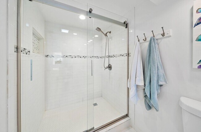 Building Photo - 353 S US Hwy 1