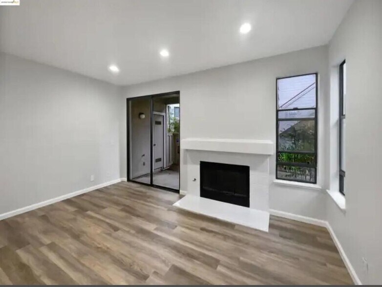 Building Photo - 39965 Parada St