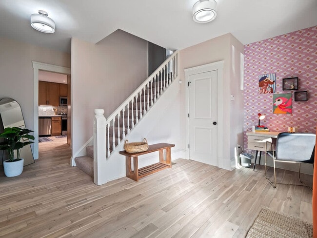 Building Photo - 6110 Ellen Ave