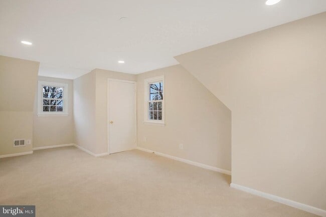 Building Photo - 3302 Nicholson St