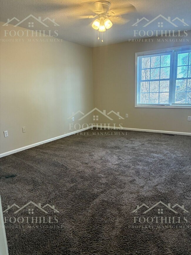 Building Photo - 101 Heatherbrook Ct