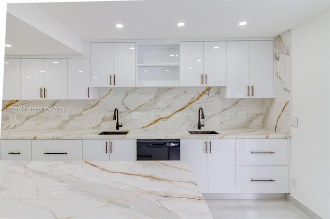 Building Photo - 5235 SW 40th Ave