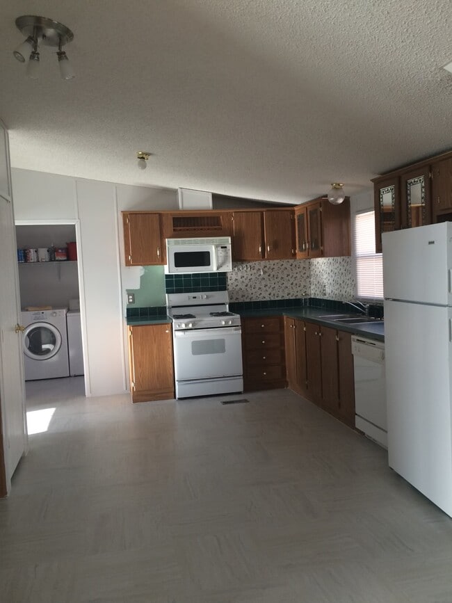 Building Photo - 1331 Ponderosa Ave NW