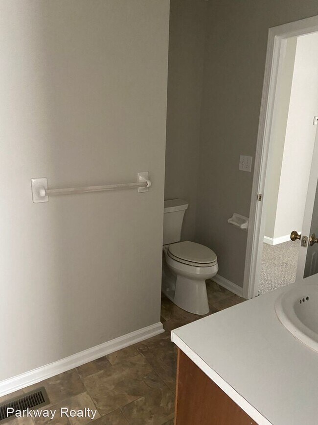 Building Photo - 3 br, 1.5 bath House - 2572 Hampstead Drive