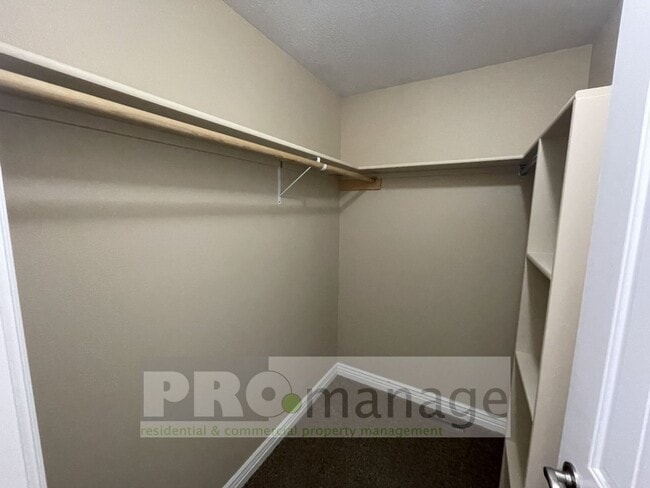 Building Photo - 4 Bed, 3 Bath Town Home w/ 2 Car Garage - Ammon