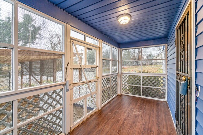 Building Photo - 2603 Louise Ave