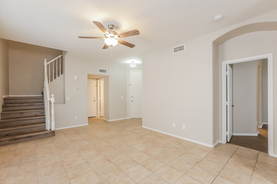 Building Photo - 113 E Windsong Dr