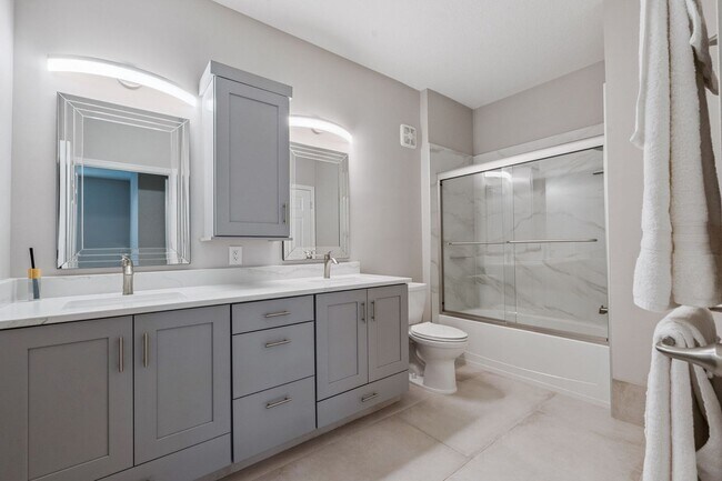 Building Photo - Upscale & renovated 3Bedrooms / 2Baths condo-unit in MetroWest community!