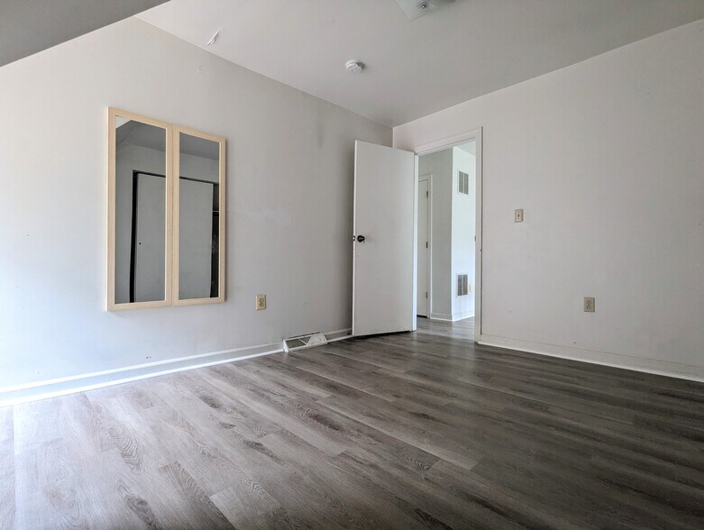 Building Photo - 5552 Black St