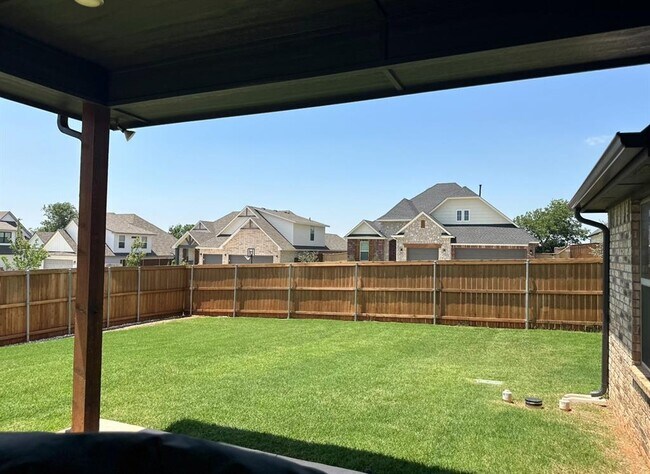 Building Photo - 812 Fox Hollow Dr