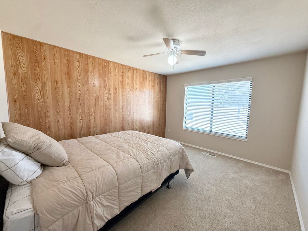 Building Photo - 4460 W Pine Haven Dr