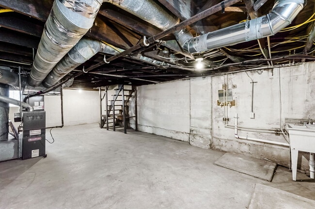 Building Photo - 1044 Sullivant Ave