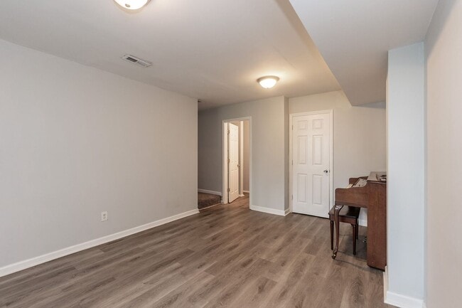 Building Photo - 3 Bedroom Townhouse Near Downtown Durham