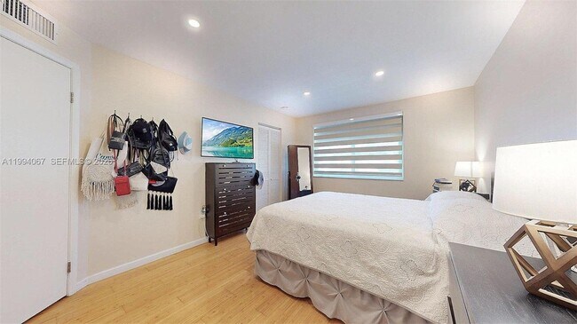 Building Photo - 6840 SW 45th Ln