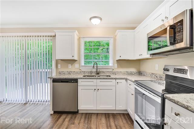 Building Photo - 3735 Somerset Dr