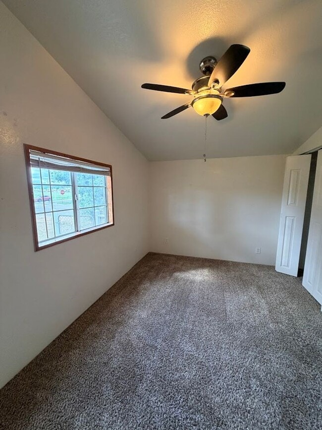 Building Photo - Well maintained home in convenient location w/seasonal landscaping incl.