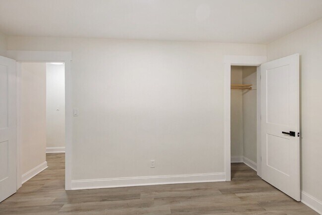 Building Photo - 707 Wade Ave