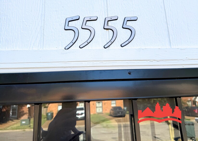 Building Photo - 5555 Blossom Ln