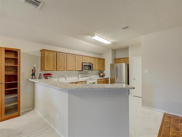 Building Photo - 9912 Carter Dr