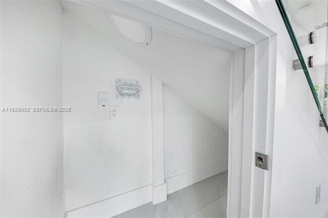 Building Photo - 3142 Carter St