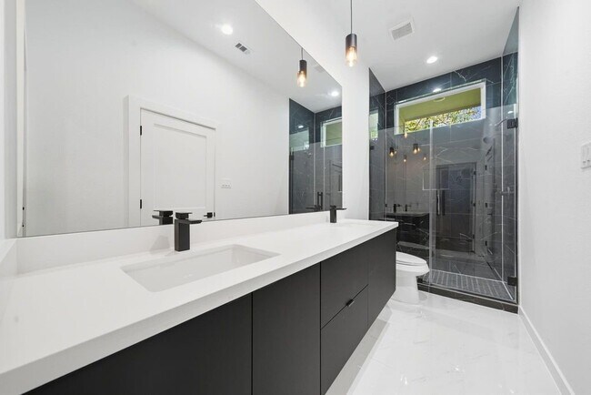 Building Photo - 5029 Van Fleet St