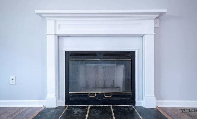 Building Photo - 4 Bdrm / 2.5 Bath Beautiful Lake Home at Central Virginia's largest Community