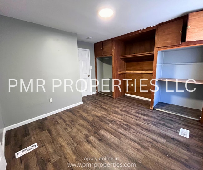 Building Photo - 2 Bedrooms/1 Bathroom House