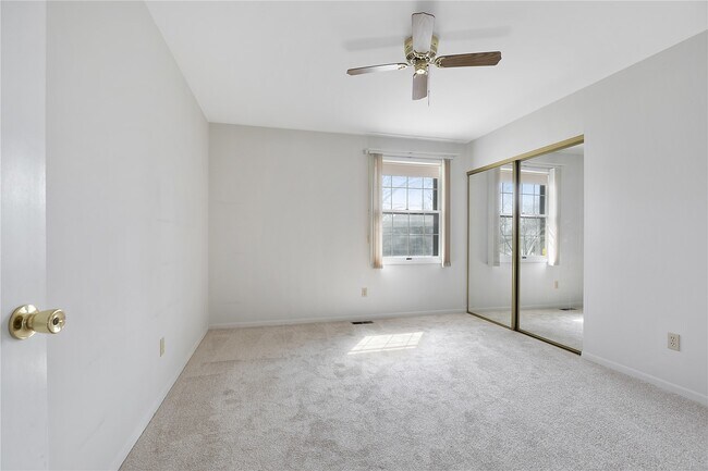 Building Photo - 15575 Clover Ridge Dr