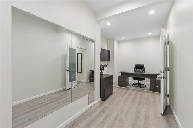 Building Photo - 330 Holbrook Rd