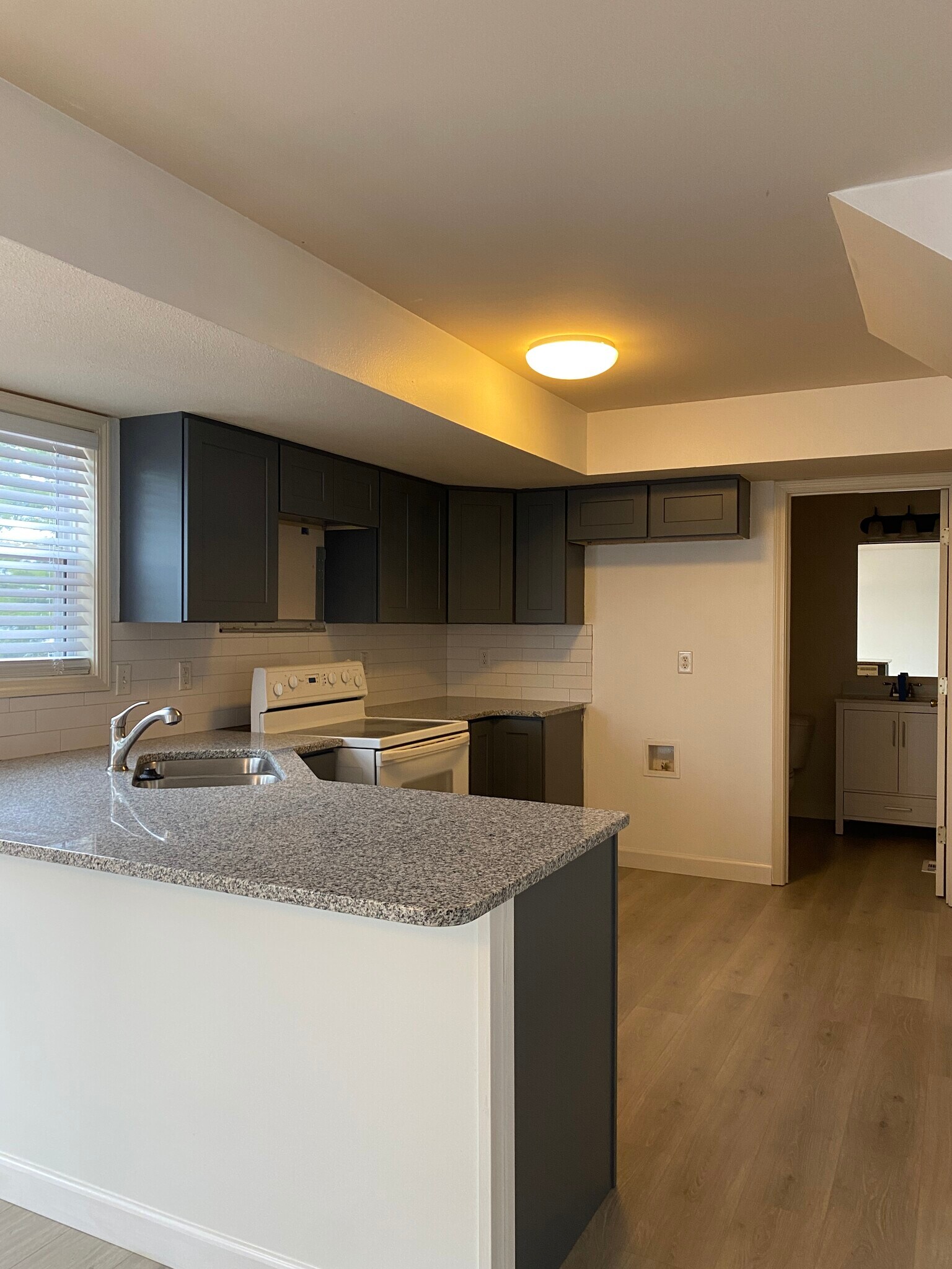 Kitchen - 1205 Pinewood Dr