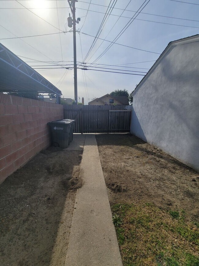 Building Photo - 2650-2652 Carson-GB (DMM1145)