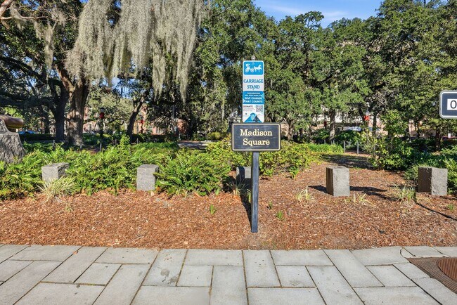 Building Photo - 3 BED | 4 BATH | TWO CAR GARAGE | HISTORIC DISTRICT TOWNHOME