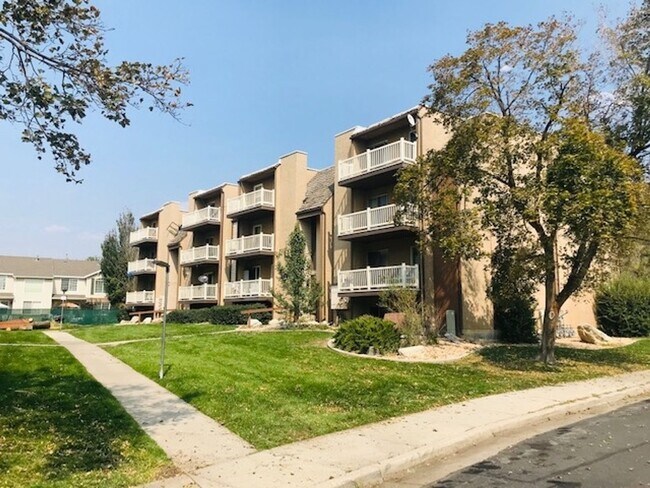 Building Photo - 88 W 50 S