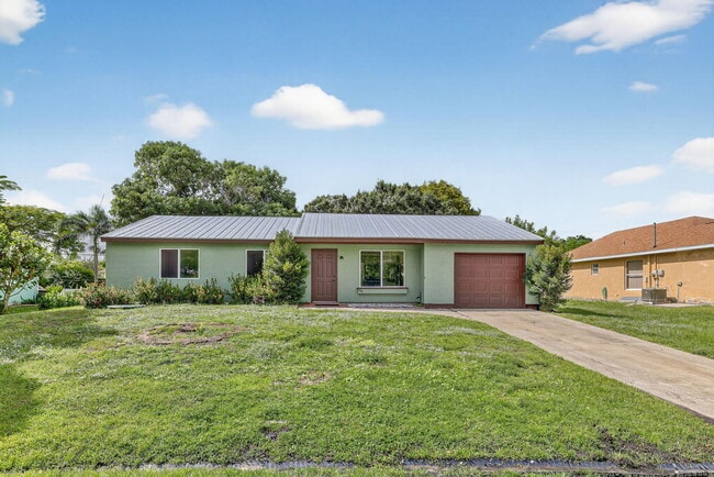 Primary Photo - 2252 SE Aneci St