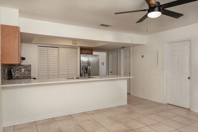 Building Photo - 1253 White Pine Dr