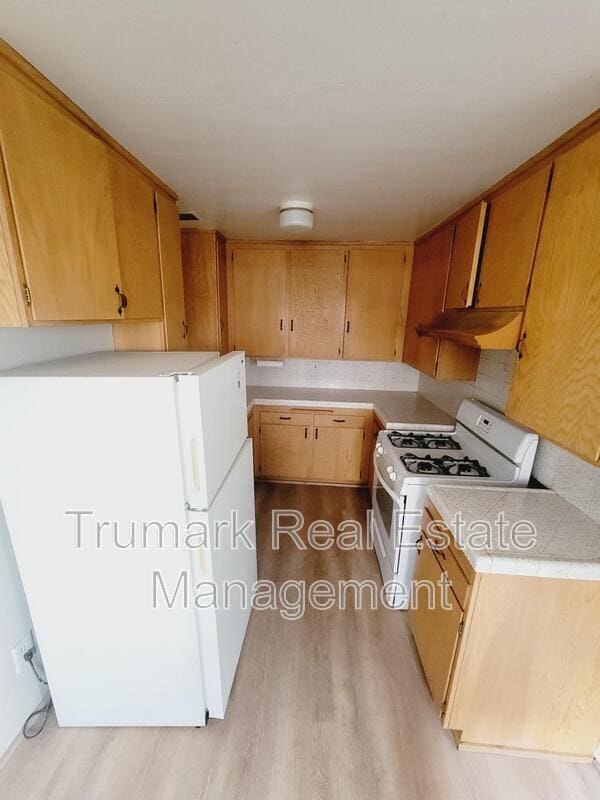 Building Photo - 4401 Clayton Ave W
