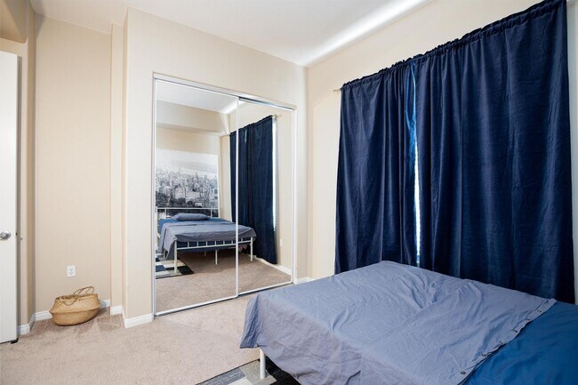 Building Photo - Partially Furnished Condo | Gourmet Kitche...