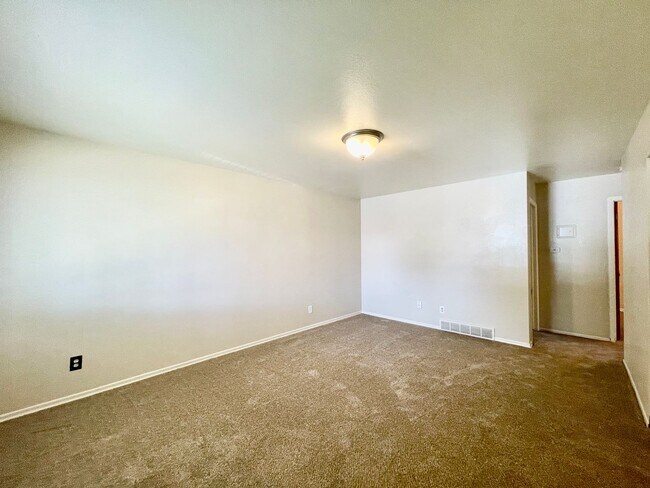 Building Photo - 1113-1115 Hays St