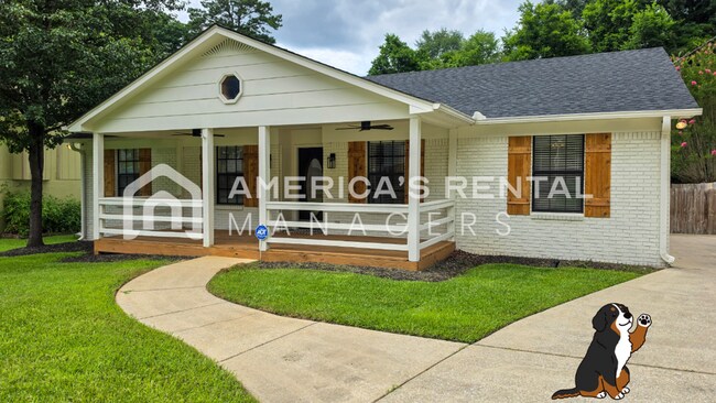 Building Photo - DEPOSIT PENDING! Newly Renovated and Ready for Move In!