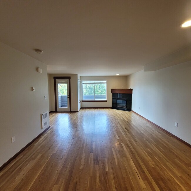 Building Photo - 11014 Greenwood Ave N