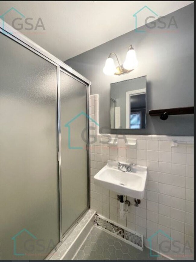 Building Photo - Two Bedroom Two Bath