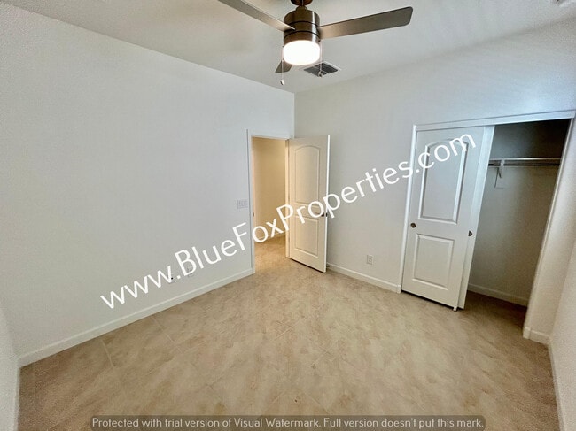 Building Photo - 9286 N Peridot Vis Ave