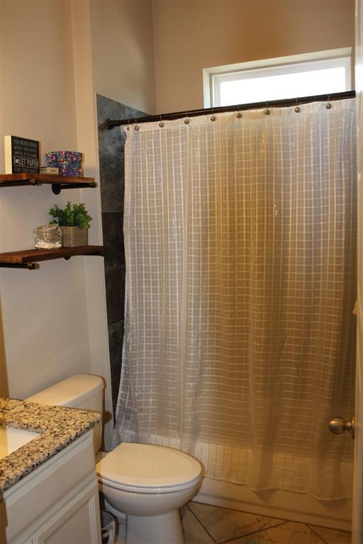 Building Photo - 393 Dayridge Dr