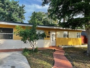 Building Photo - 2201 N 56th Terrace