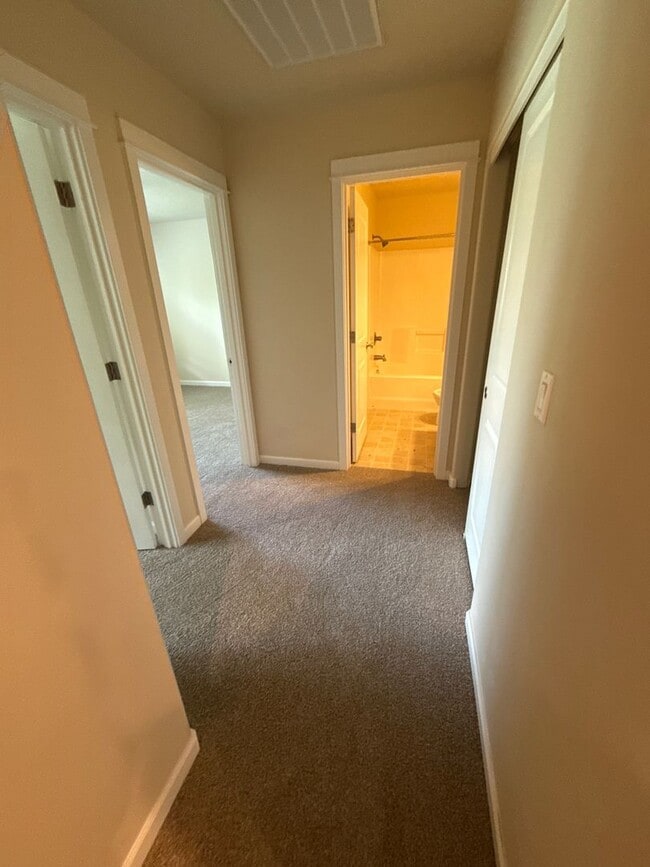 Building Photo - DOG CONSIDERED!! 3 Bdrm House, Gas Heat/Fi...