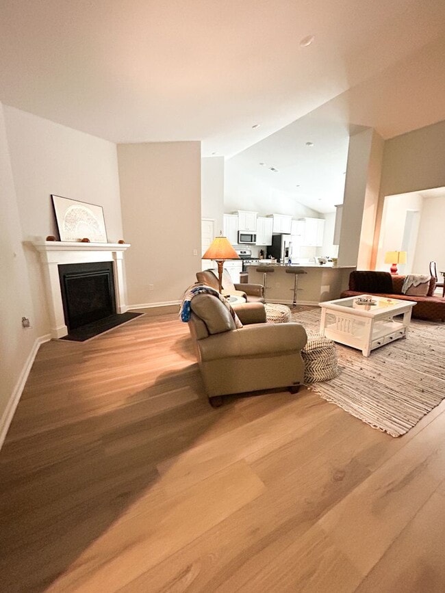 Building Photo - Lovely Furnished Home - $200 Off 1st Month Rent (Upon Approval)