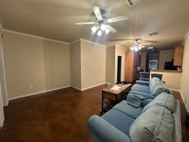 Building Photo - 1418 S 10th St